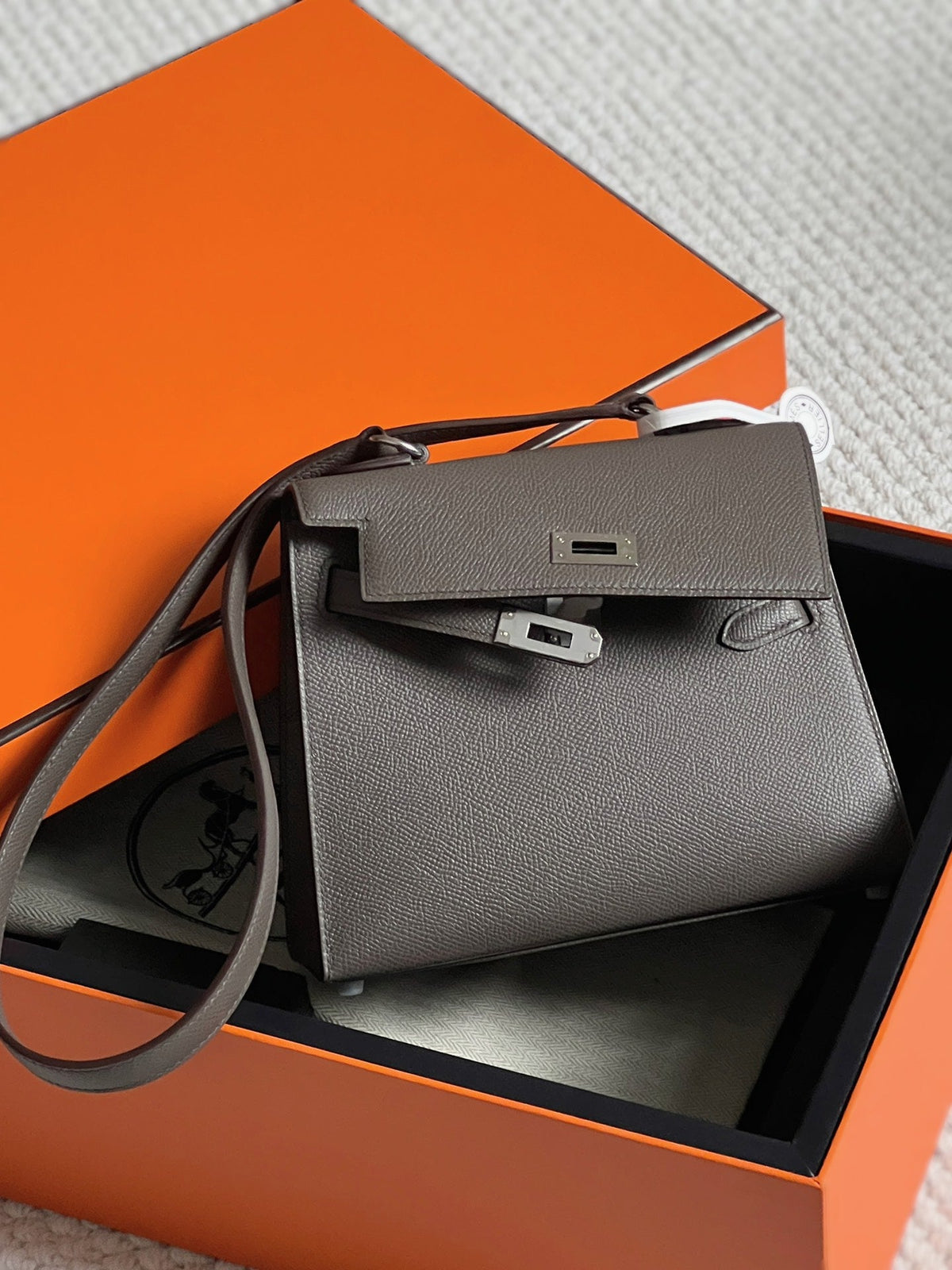 HERMES KELLY DESORDRE 20 IN WENGE BROWN EPSOM LEATHER WITH SILVER HARDWARE