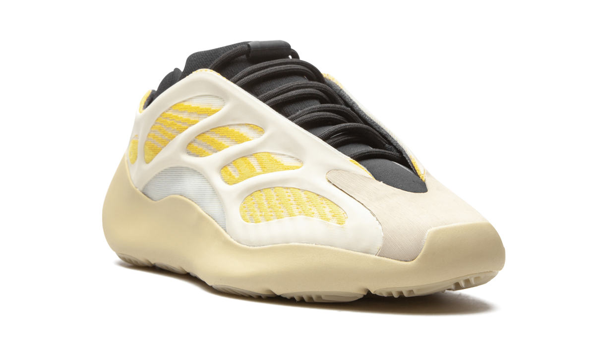 Yeezy 700 V3 "Safflower" G54853